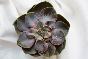 Fedi-nuziali-artigianali-oro-rosa_matrimoni-con-laccento_Roberta-Patane