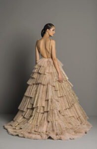 Tendenze-Matrimonio-2019_Abito-Oro-Peter-Langner_Roberta-Patane_Matrimoni-con-laccento