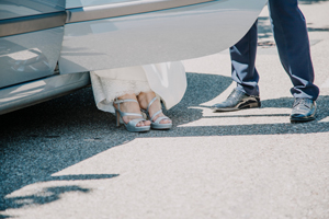 portamento-sposa-auto_Roberta-Patane_Matrimoni-con-laccento