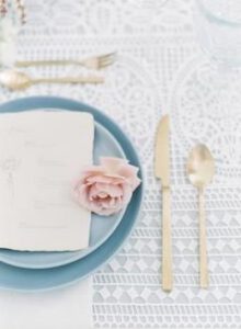 Piatti e posate per matrimonio