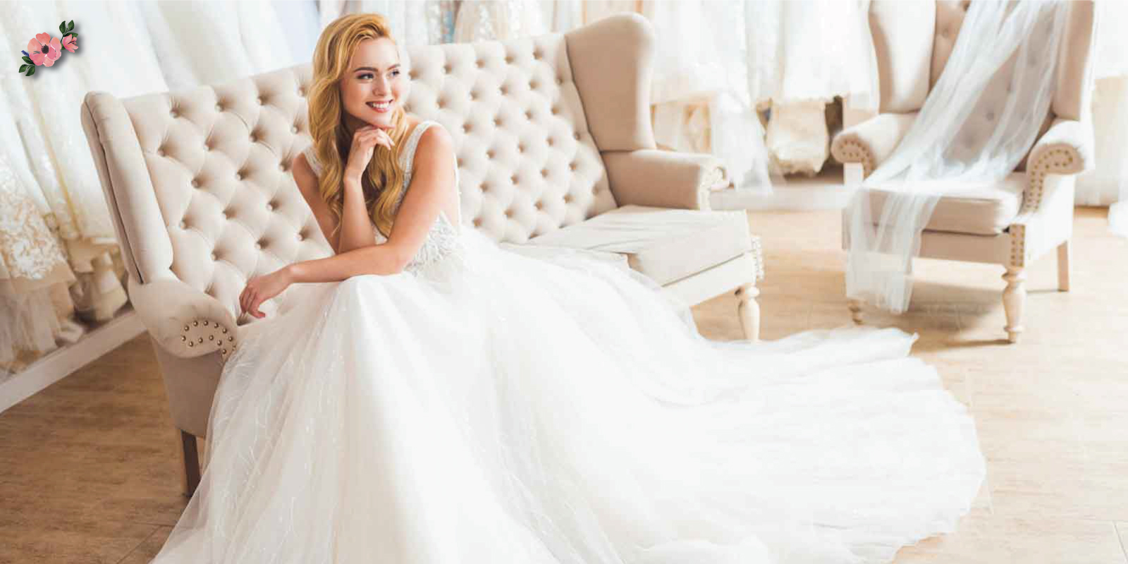 Sposa in abito bianco seduta in atelier