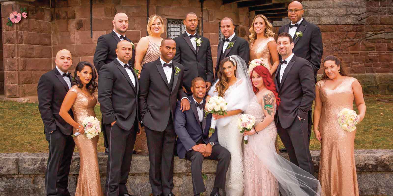 Matrimonio bilingue gruppo di ospiti multietnico ad un matrimonio