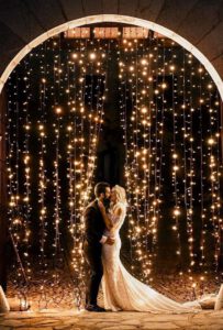 Allestimento di luci perfetto per matrimonio a tema Disney