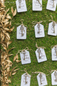 tableau de Mariage con escort cards a tema Alice in Wonderland