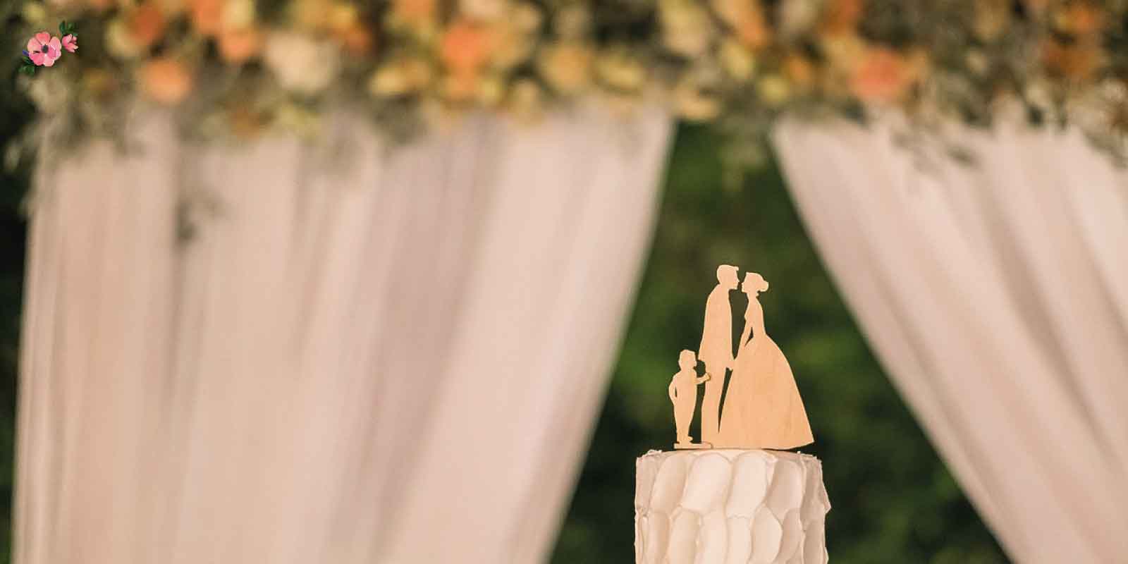 cake topper con sposi e bimbo