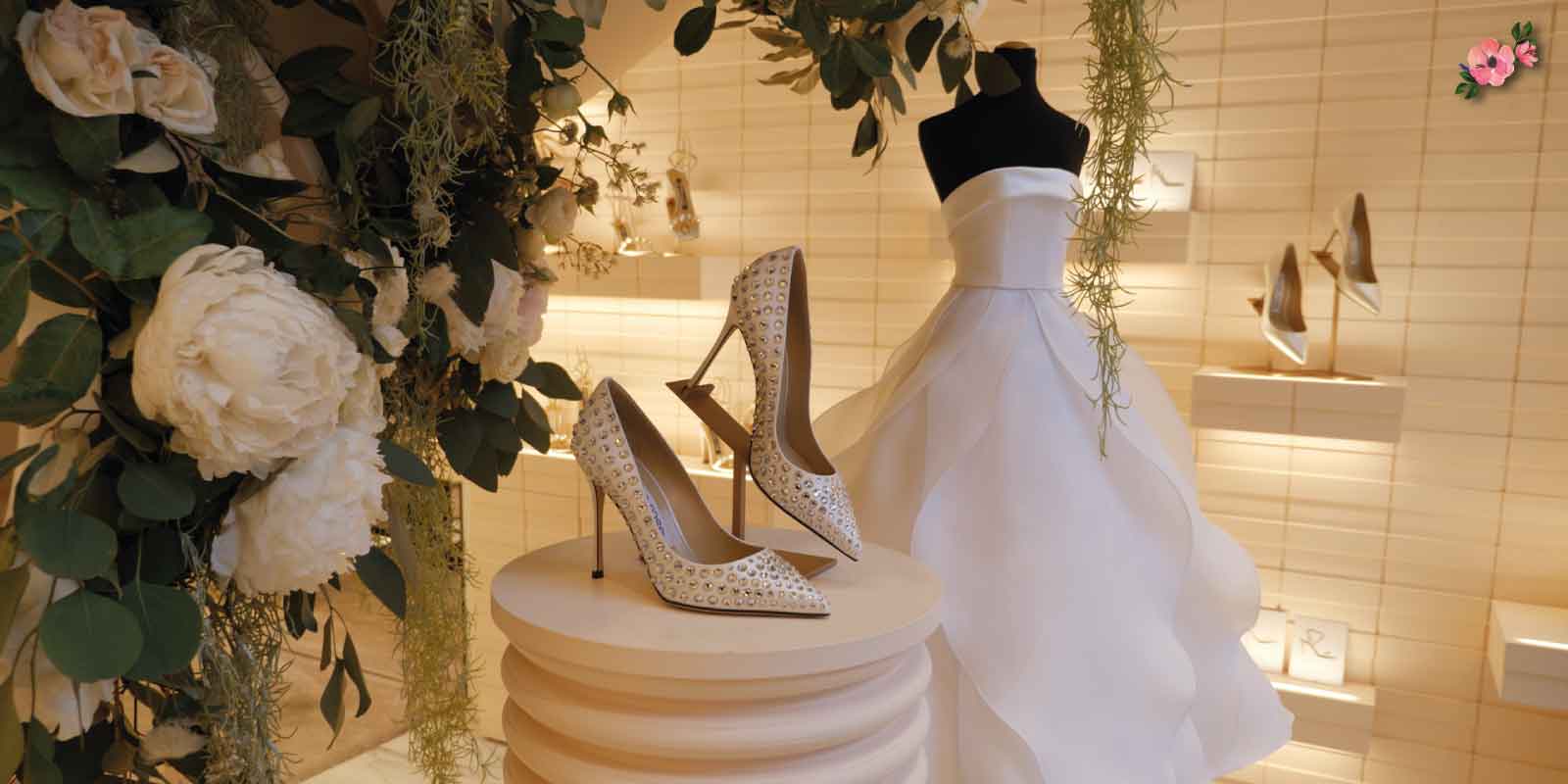Abbinare-scarpe-e-abito-da-sposa_Matrimoni-con-laccento scarpe e abito da sposa_scarpe sergio rossi nella boutique di milano