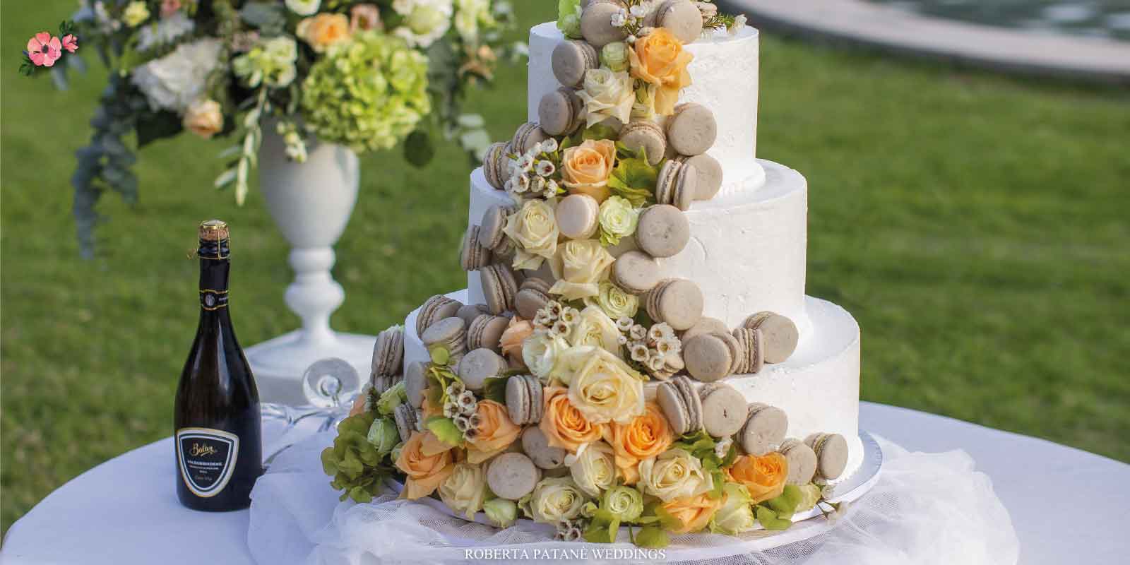torta con decorazione do macarons