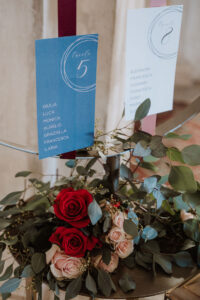 Tableau a cartelli singoli per ogni tavolo © Roberta Patanè Weddings