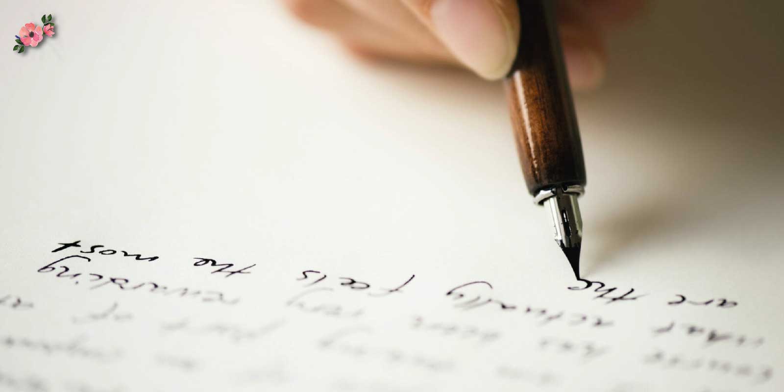 ringraziare-gli-ospiti-al-matrimonio sposo che scrive i ringraziamenti a mano