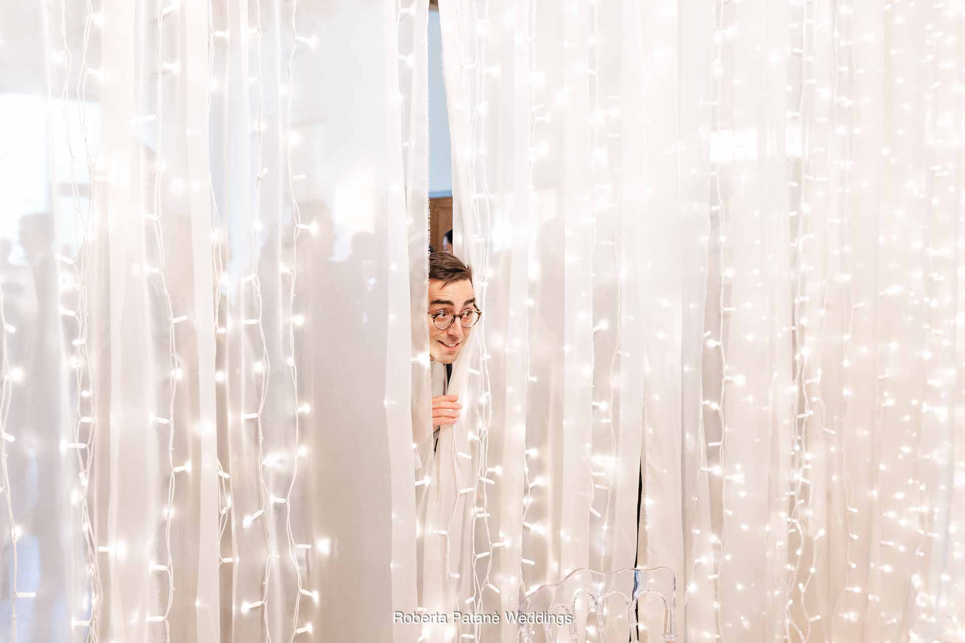 funny groom wedding lights sposo divertente luci matrimonio natalizio
